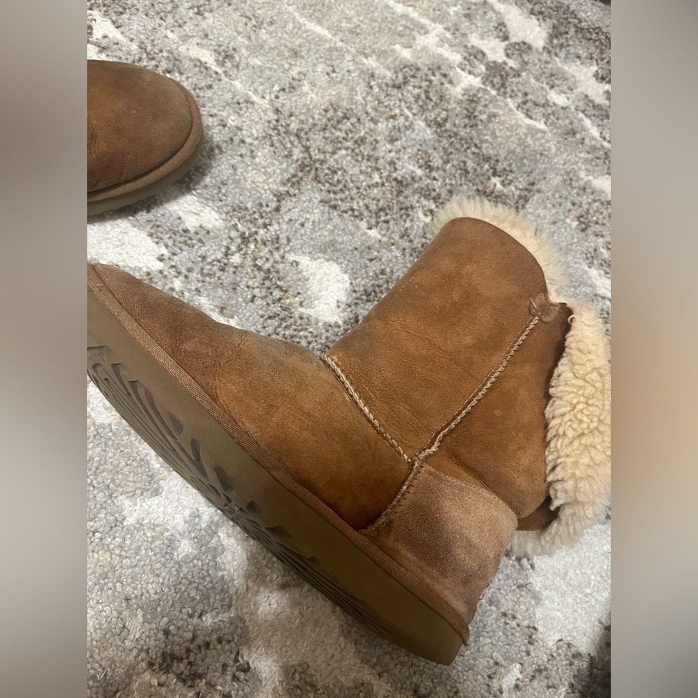 Ugg Bailey Single Button Tan Boots Possibly Size … - image 4